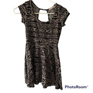 NWOT Banana Lemon Dress black and cream SZ S